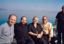 Spolu s arcibiskupy Vlkem a Graubnerem na Genezaretském jezeře v Izraeli (1992)