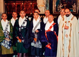 Japonští buddhističtí mniši z kláštera na hoře Hiei u Nejsvětějšího Salvátora