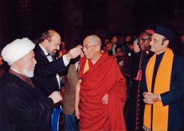 S představiteli islámu, buddhismu, křesťanství a hinduismu v Katedrále sv. Víta (2000)