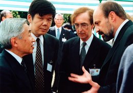 S japonským císařem Akihito na Pražském Hradě (2002)